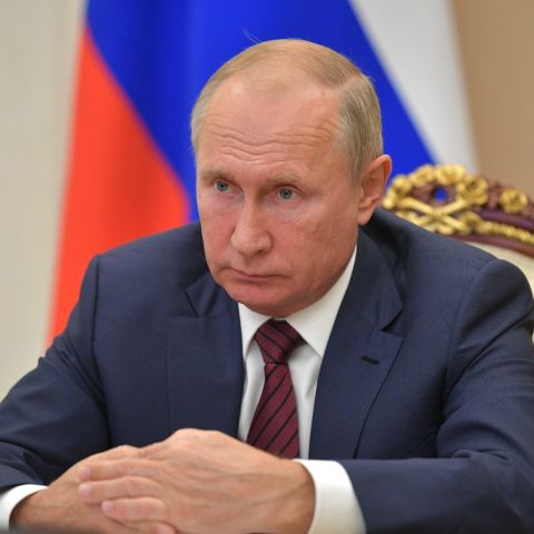 Владимир Путин подписал указ о едином статусе многодетной семьи