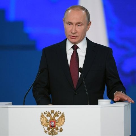 Путин предложил повысить выплаты семьям с детьми-инвалидами