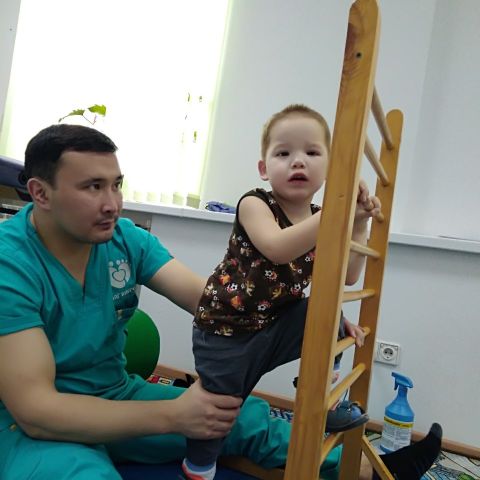Первый шаг, пока за руку