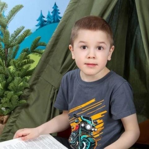 Костя с миодистрофией Дюшенна получил специальный велотренажер