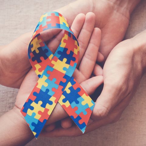 Сам в себе: что такое аутизм и как мы все можем помочь людям с РАС