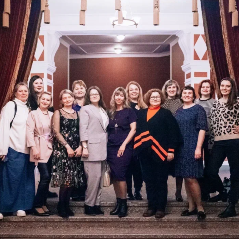 «Одно из лучших событий в году»: мамы подопечных фонда посетили балет в Новосибирске