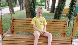 В ожидании коляски: Милана Мазина опробовала новое средство передвижения
