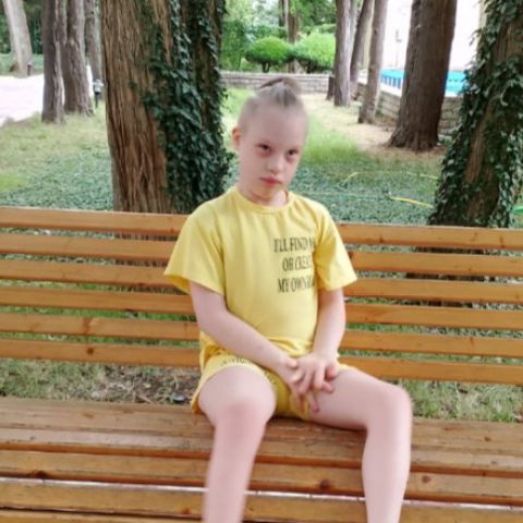 В ожидании коляски: Милана Мазина опробовала новое средство передвижения